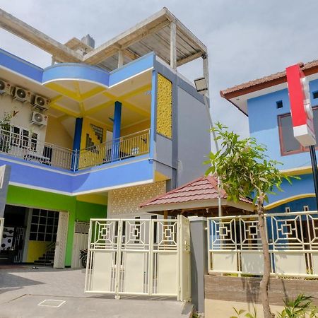 Oyo 1979 Alif Family Residence Malang Buitenkant foto